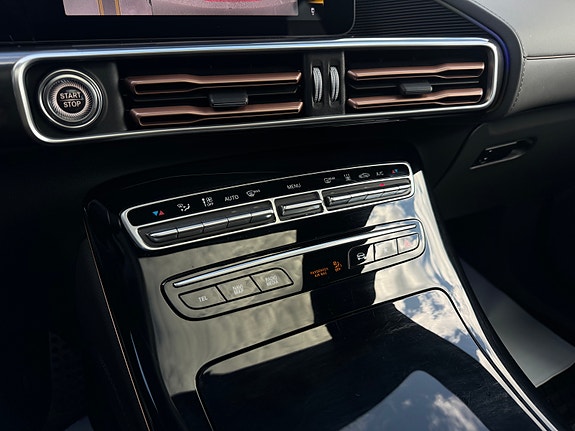 Mercedes-Benz EQC400 22 of 30