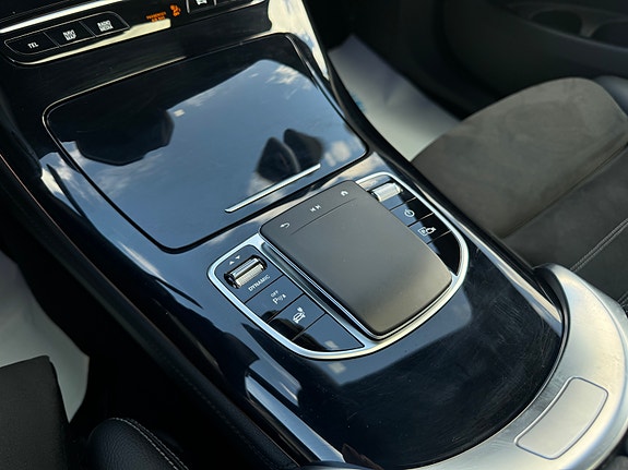 Mercedes-Benz EQC400 23 of 30