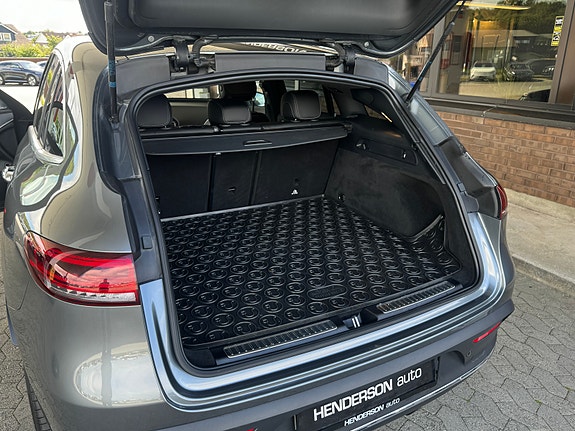 Mercedes-Benz EQC400 29 of 30