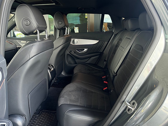 Mercedes-Benz EQC400 26 of 30