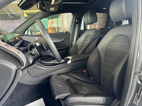 Mercedes-Benz EQC400 12 of 30