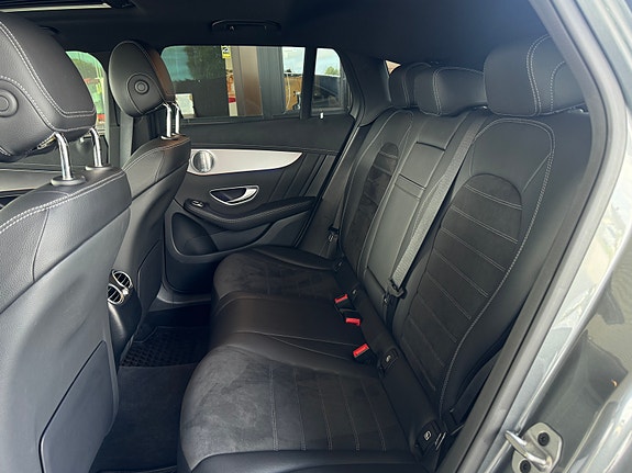 Mercedes-Benz EQC400 27 of 30