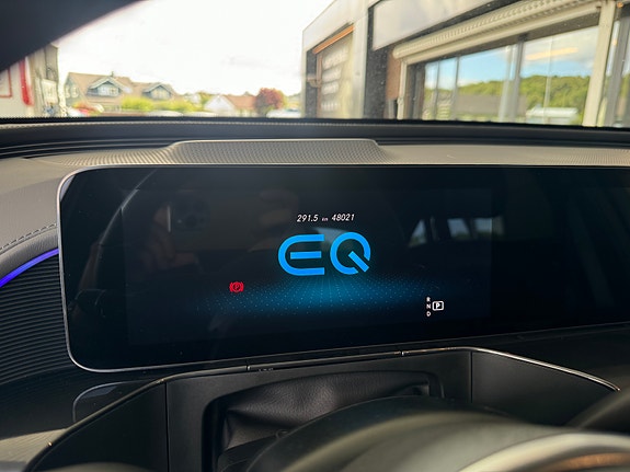 Mercedes-Benz EQC400 19 of 30
