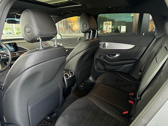 Mercedes-Benz EQC400 28 of 30