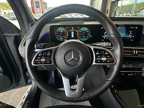 Mercedes-Benz EQC400 15 of 30