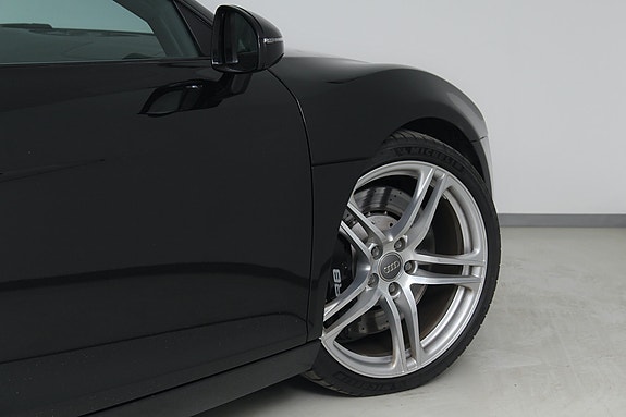 Audi R8 10 of 30