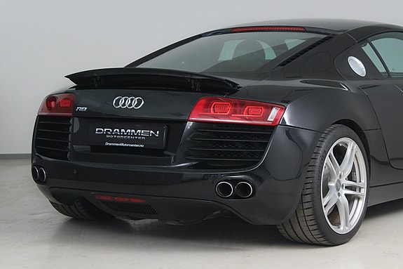 Audi R8 4 of 30