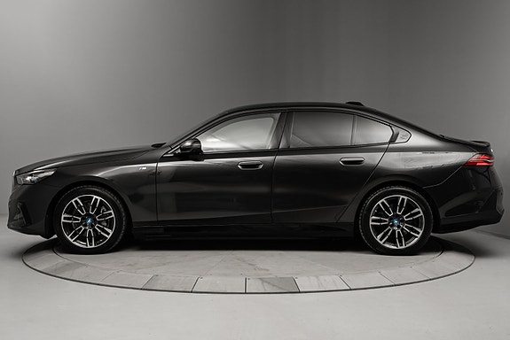 BMW i5 2 of 30