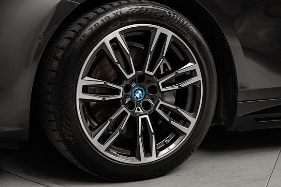 BMW i5 11 of 30