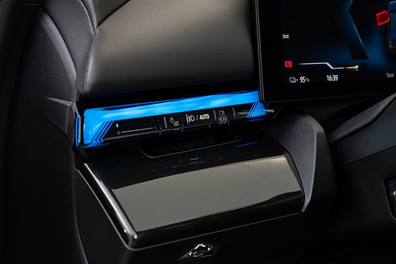 BMW i5 21 of 30