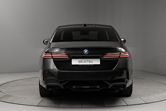 BMW i5 3 of 30