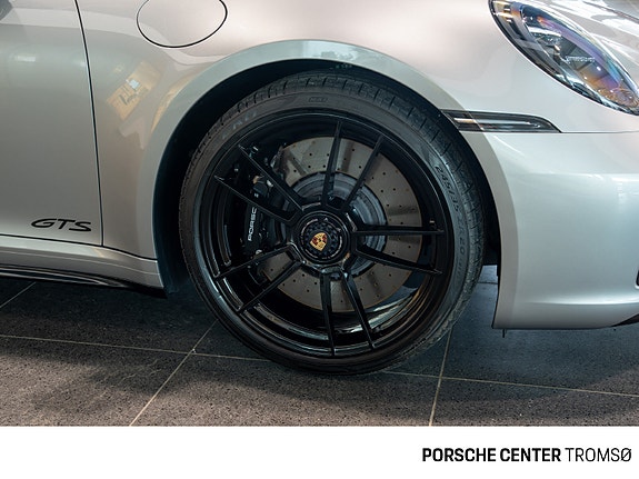Porsche 911 Targa 4 GTS 27 of 30