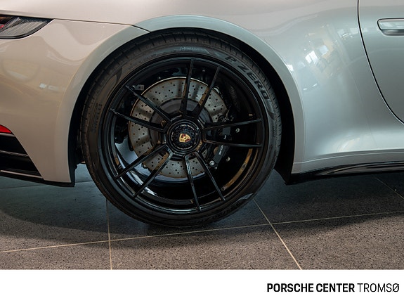 Porsche 911 Targa 4 GTS 28 of 30