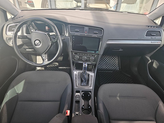 Volkswagen e-Golf VII 7 of 13