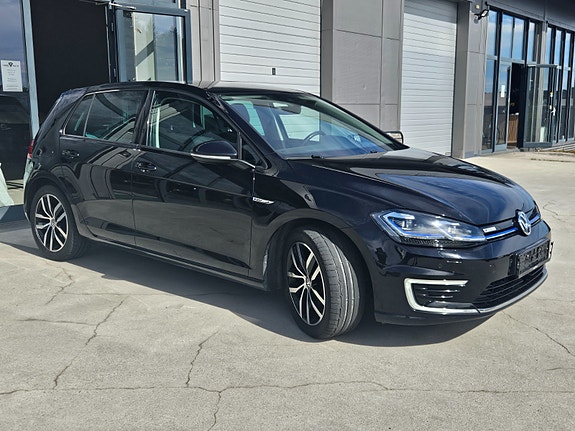 Volkswagen e-Golf VII 2 of 13