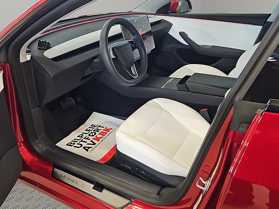 Tesla Model 3 13 of 30