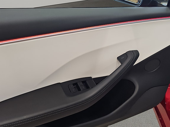Tesla Model 3 14 of 30