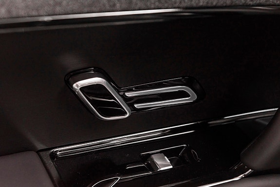 Land Rover Range Rover Sport 14 of 30