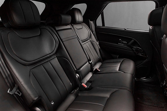 Land Rover Range Rover Sport 28 of 30
