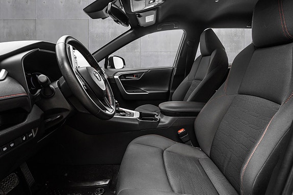 Toyota RAV4 Plug-in Hybrid 10 of 25