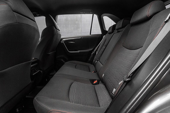 Toyota RAV4 Plug-in Hybrid 14 of 25