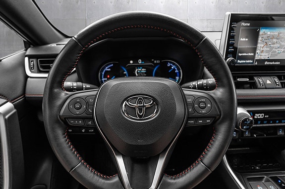 Toyota RAV4 Plug-in Hybrid 16 of 25