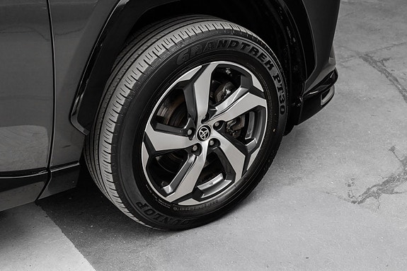 Toyota RAV4 Plug-in Hybrid 9 of 25