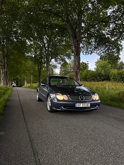 Mercedes-Benz CLK500 2 of 26