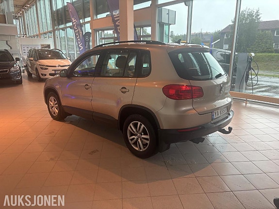Volkswagen Tiguan 4 of 17