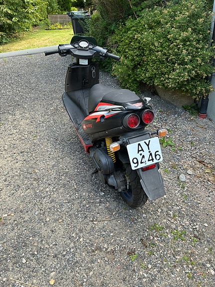 Aprilia SR 50 4 of 17