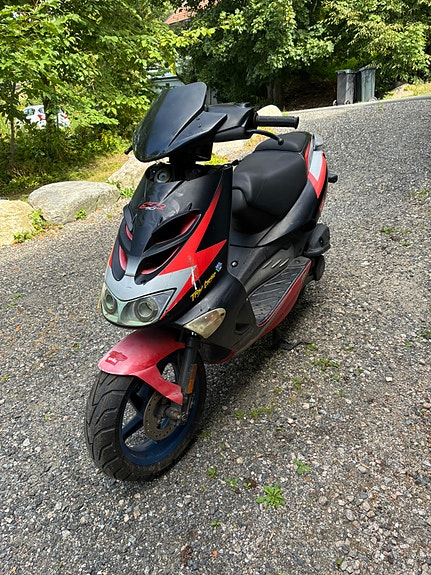 Aprilia SR 50 2 of 17