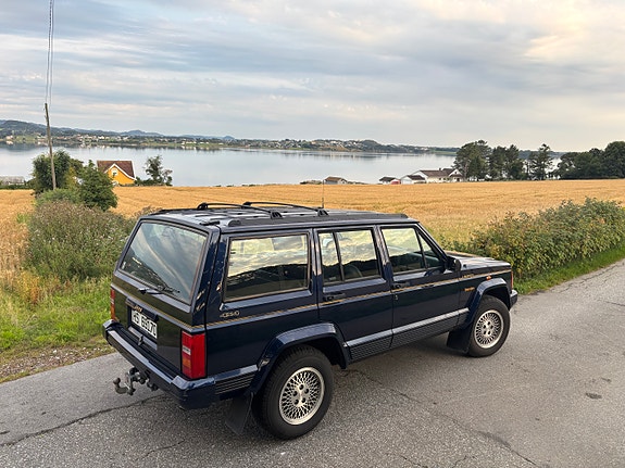 Jeep Cherokee 4 of 30