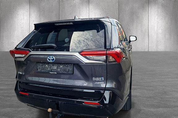 Toyota RAV4 Plug-in Hybrid 9 of 20