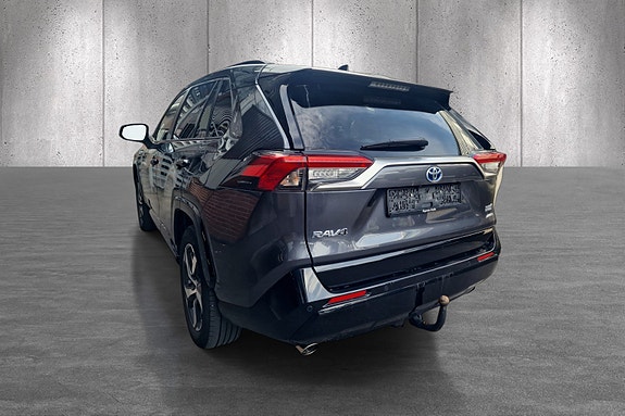 Toyota RAV4 Plug-in Hybrid 8 of 20