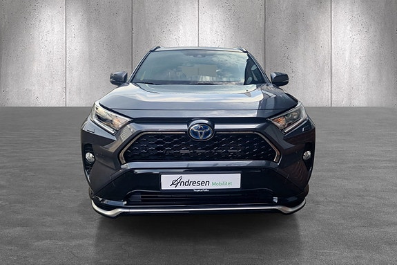 Toyota RAV4 Plug-in Hybrid 3 of 20