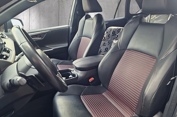 Toyota RAV4 Plug-in Hybrid 15 of 20