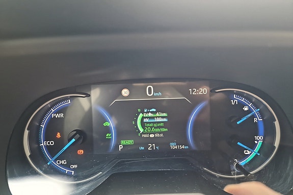 Toyota RAV4 Plug-in Hybrid 16 of 20