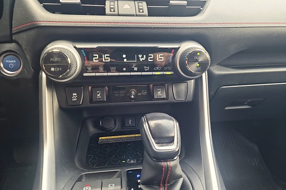 Toyota RAV4 Plug-in Hybrid 18 of 20