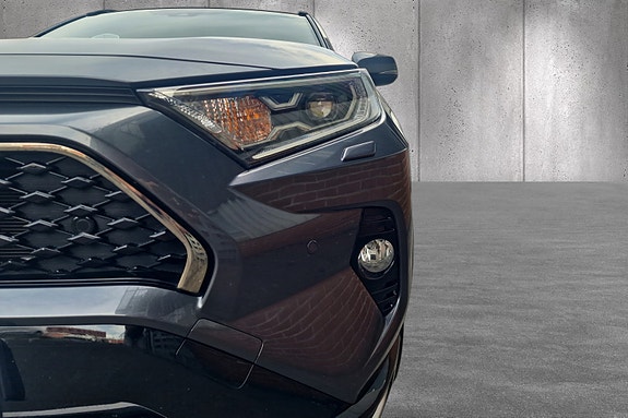 Toyota RAV4 Plug-in Hybrid 10 of 20