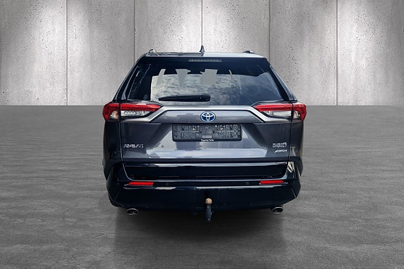 Toyota RAV4 Plug-in Hybrid 7 of 20