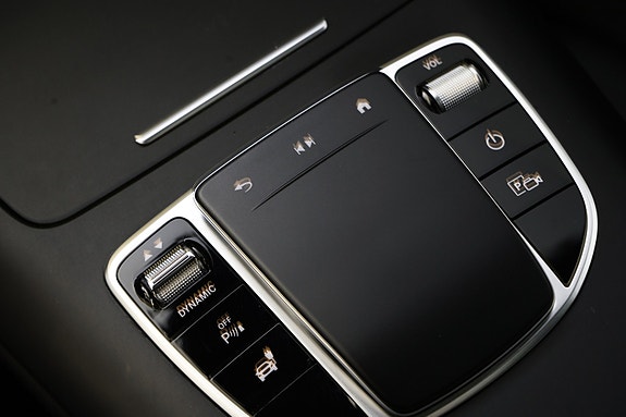 Mercedes-Benz EQC400 18 of 21