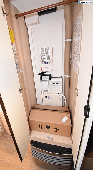 Hobby De Luxe - 400 SFe. Totalvekt kan justeres mellom 1300kg - 1500kg 14 of 20
