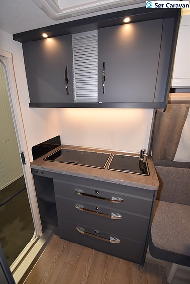 Hobby De Luxe - 400 SFe. Totalvekt kan justeres mellom 1300kg - 1500kg 7 of 20
