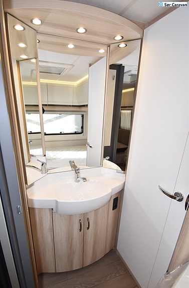Hobby De Luxe 460 UFe 18 of 24