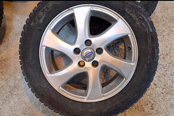 Volvo V40 Cross Country 28 of 29