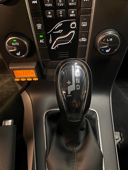 Volvo V40 Cross Country 7 of 29