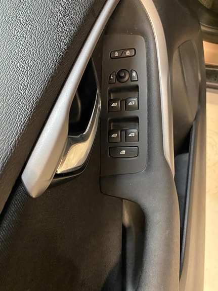 Volvo V40 Cross Country 13 of 29