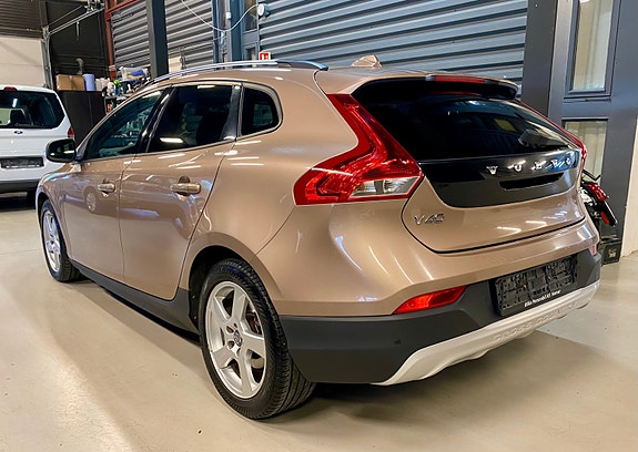 Volvo V40 Cross Country 2 of 29
