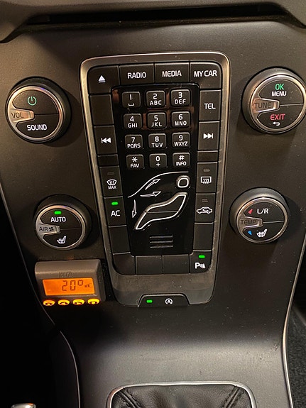 Volvo V40 Cross Country 21 of 29