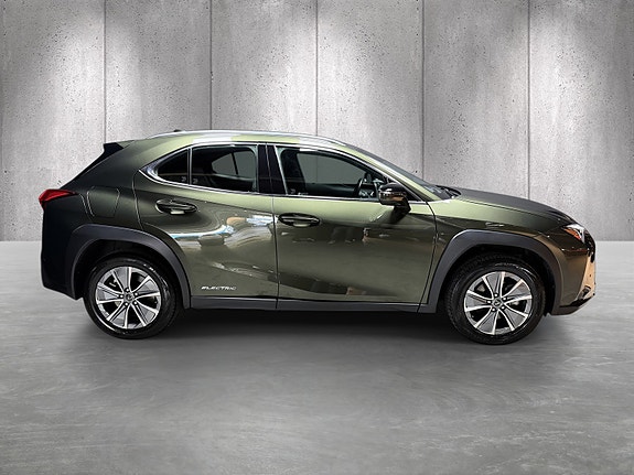 Lexus UX300e 4 of 28
